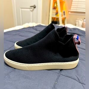 EUC RARE RETIRED Rothy's The Chelsea Boot US 7 Black With Blue Red Heel Tab